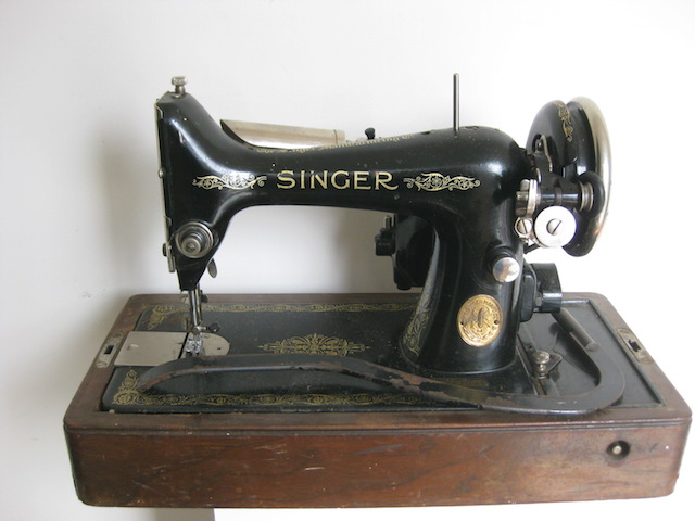 SEWING MACHINE, Vintage Singer 1918